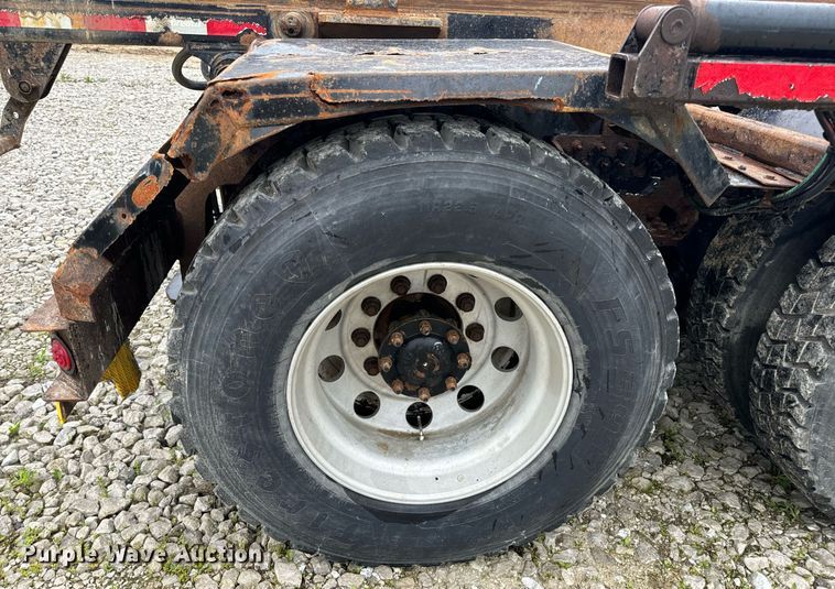 image for item DV1996 2015 Western Star 4700SF roll-off container truck