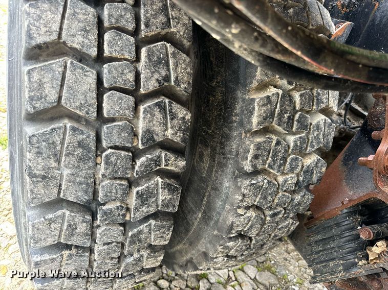 image for item DV1996 2015 Western Star 4700SF roll-off container truck