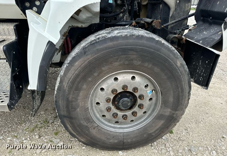 image for item DV1996 2015 Western Star 4700SF roll-off container truck