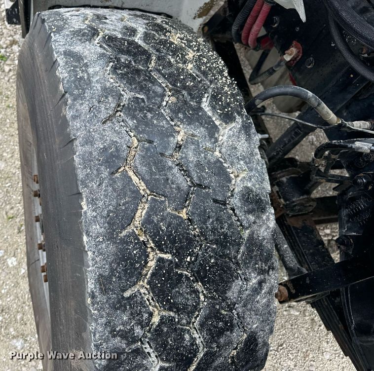 image for item DV1996 2015 Western Star 4700SF roll-off container truck