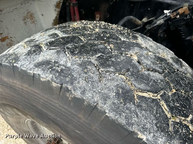 image for item DV1996 2015 Western Star 4700SF roll-off container truck