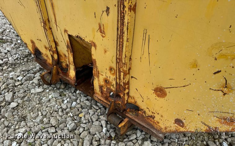 image for item DV1997 Wastequip roll-off container