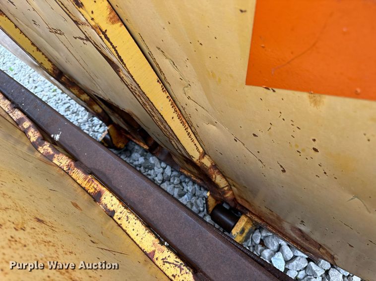 image for item DV1998 Wastequip roll-off container