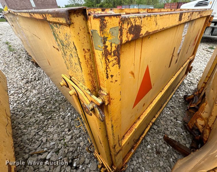 image for item DV1998 Wastequip roll-off container