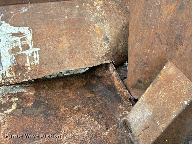 image for item DV1999 Wastequip roll-off container