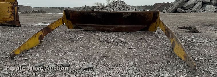 image for item DV2500 Komatsu haul truck end gate