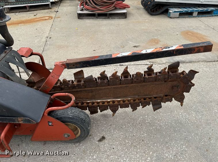 image for item DV2519 2007 Ditch Witch 1330 trencher