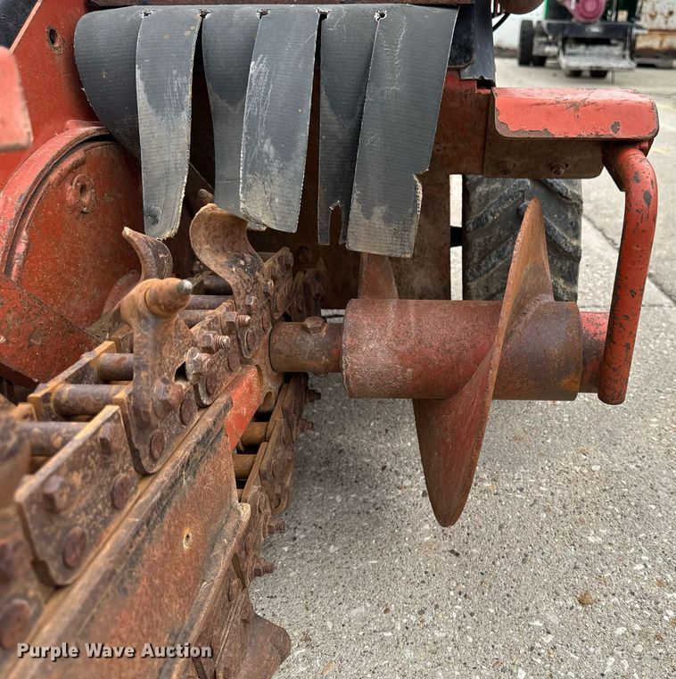 image for item DV2519 2007 Ditch Witch 1330 trencher