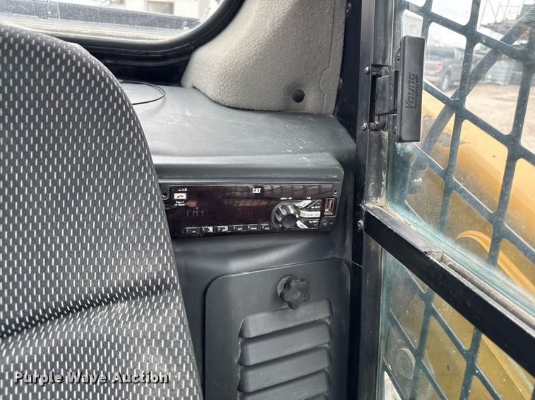 image for item DV2525 2020 Caterpillar 262D3 skid steer loader