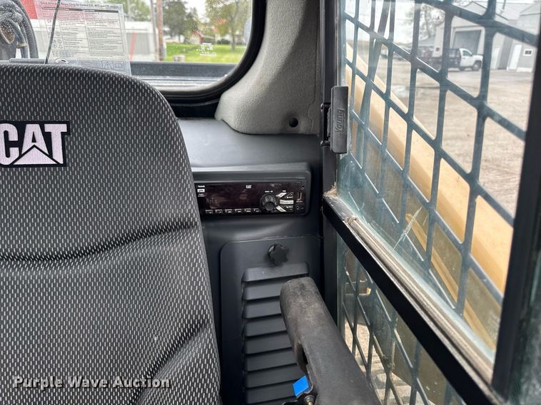 image for item DV2526 2020 Caterpillar 262D3 skid steer loader