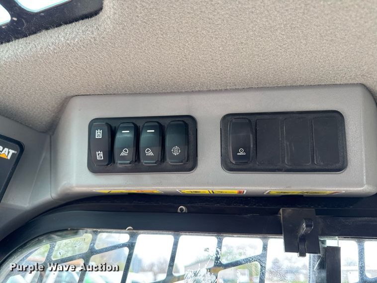 image for item DV2526 2020 Caterpillar 262D3 skid steer loader