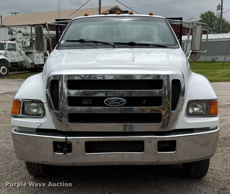 image for item DV2530 2005 Ford F650 flatbed truck