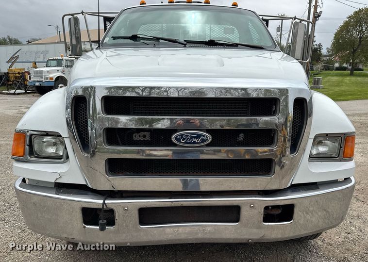 image for item DV2530 2005 Ford F650 flatbed truck