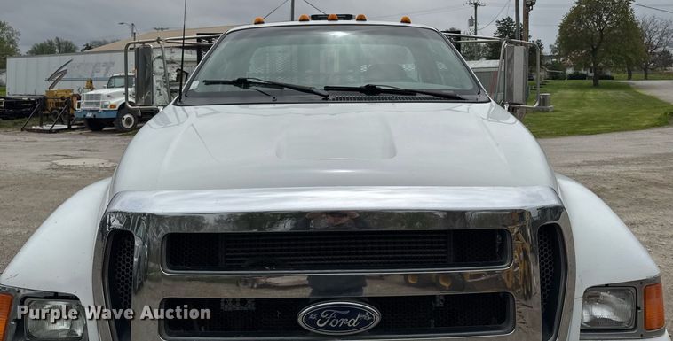 image for item DV2530 2005 Ford F650 flatbed truck