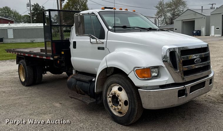 image for item DV2530 2005 Ford F650 flatbed truck