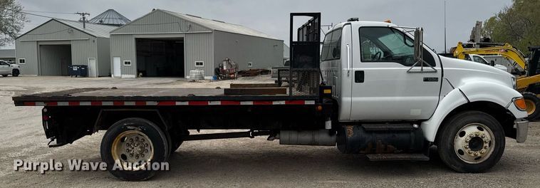 image for item DV2530 2005 Ford F650 flatbed truck