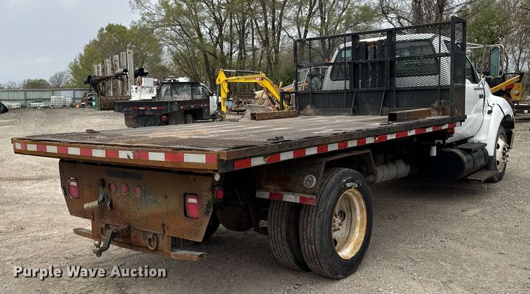 image for item DV2530 2005 Ford F650 flatbed truck