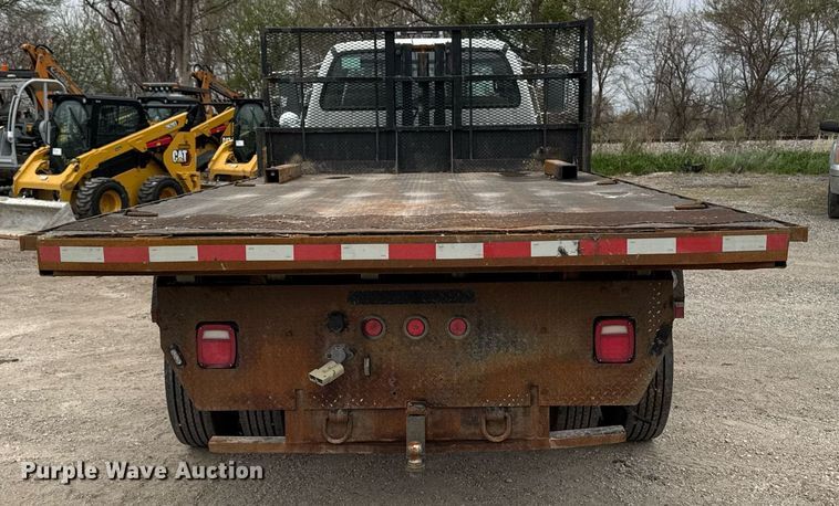 image for item DV2530 2005 Ford F650 flatbed truck