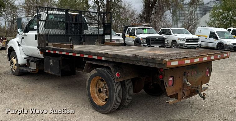 image for item DV2530 2005 Ford F650 flatbed truck