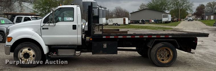 image for item DV2530 2005 Ford F650 flatbed truck