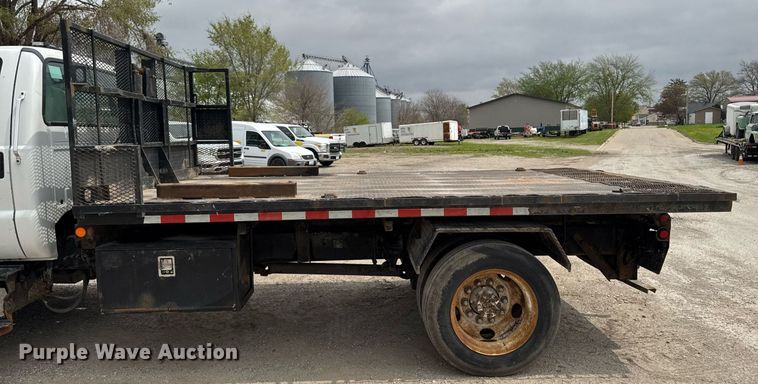 image for item DV2530 2005 Ford F650 flatbed truck