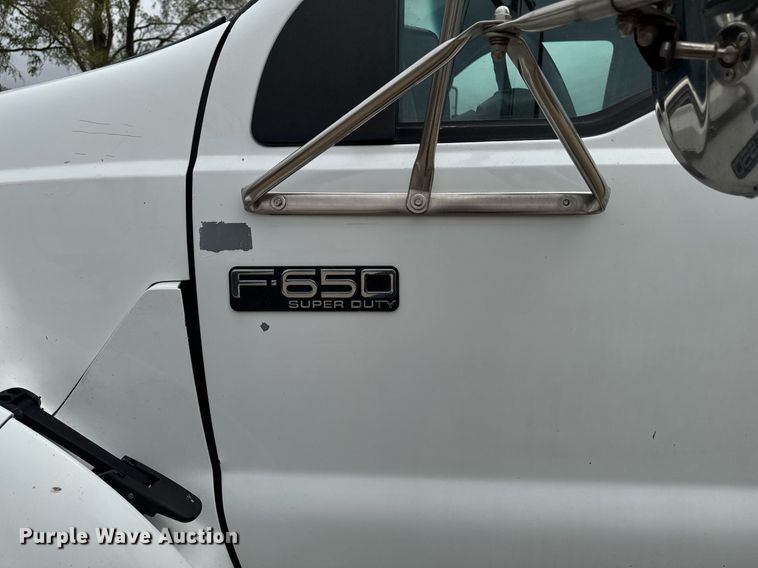 image for item DV2530 2005 Ford F650 flatbed truck