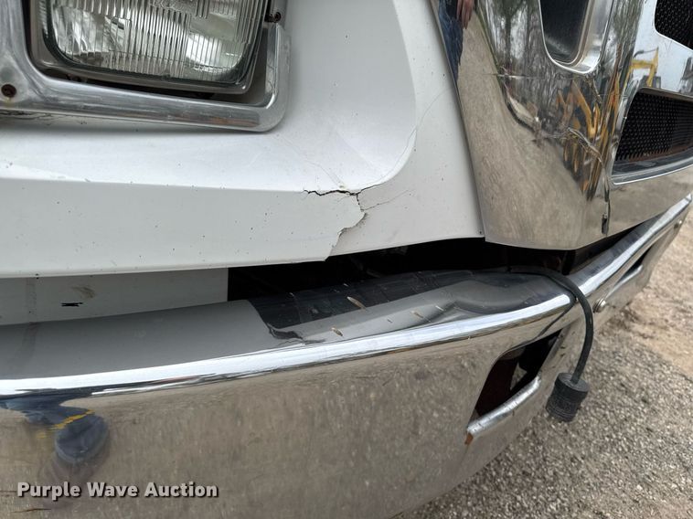 image for item DV2530 2005 Ford F650 flatbed truck