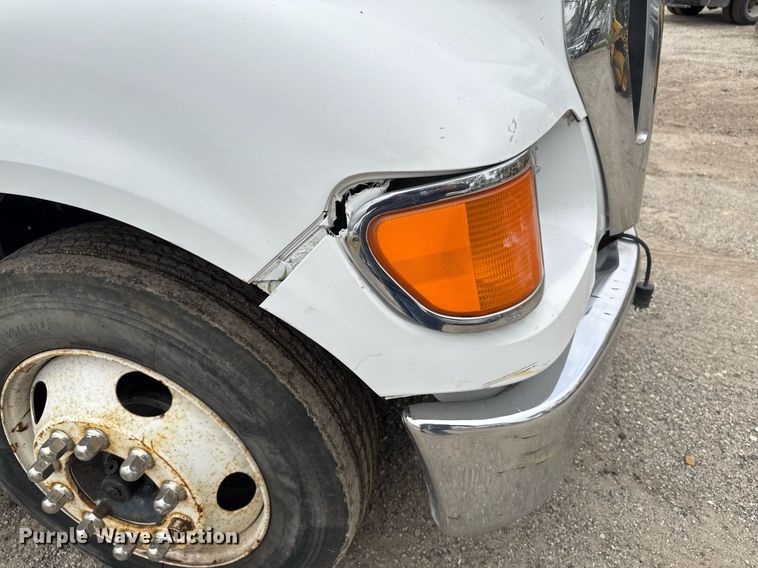 image for item DV2530 2005 Ford F650 flatbed truck