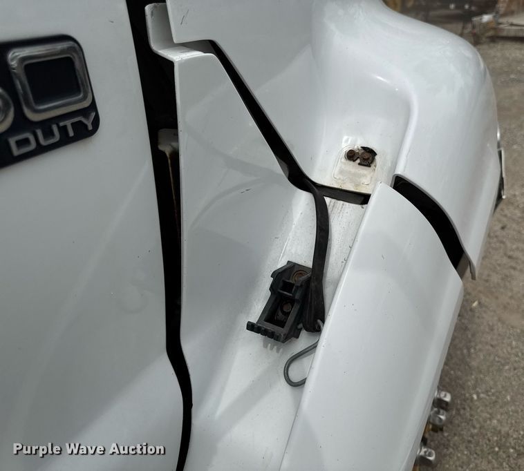 image for item DV2530 2005 Ford F650 flatbed truck