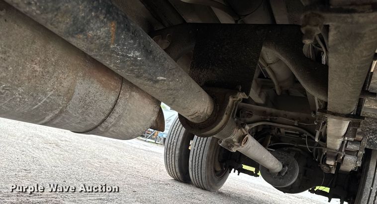 image for item DV2530 2005 Ford F650 flatbed truck