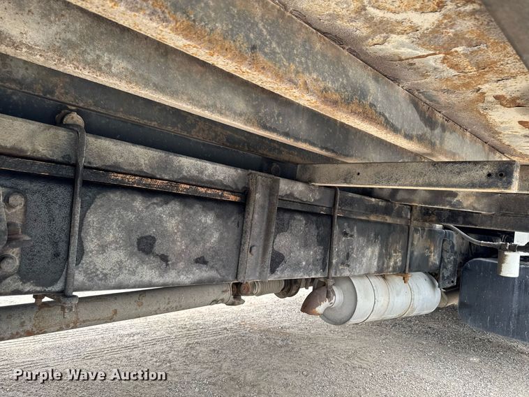 image for item DV2530 2005 Ford F650 flatbed truck