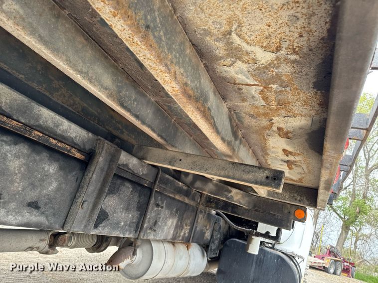 image for item DV2530 2005 Ford F650 flatbed truck