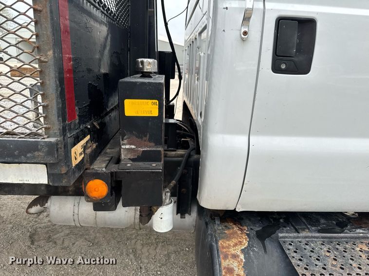 image for item DV2530 2005 Ford F650 flatbed truck