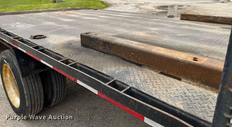 image for item DV2530 2005 Ford F650 flatbed truck