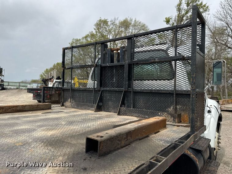 image for item DV2530 2005 Ford F650 flatbed truck