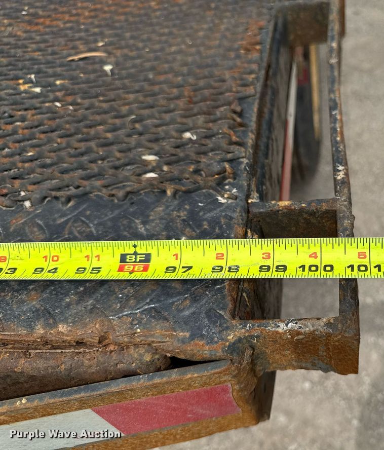 image for item DV2530 2005 Ford F650 flatbed truck