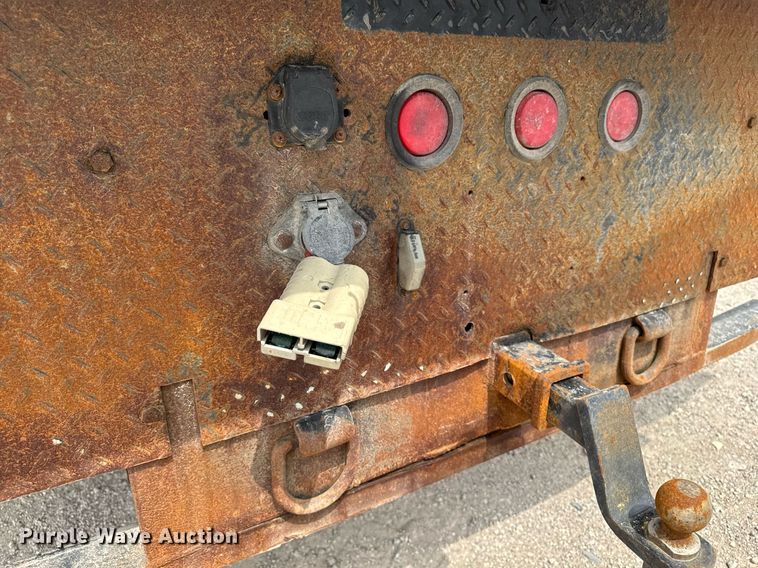 image for item DV2530 2005 Ford F650 flatbed truck