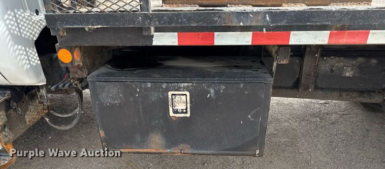 image for item DV2530 2005 Ford F650 flatbed truck