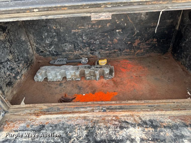 image for item DV2530 2005 Ford F650 flatbed truck