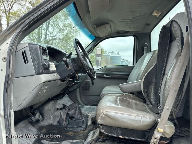 image for item DV2530 2005 Ford F650 flatbed truck