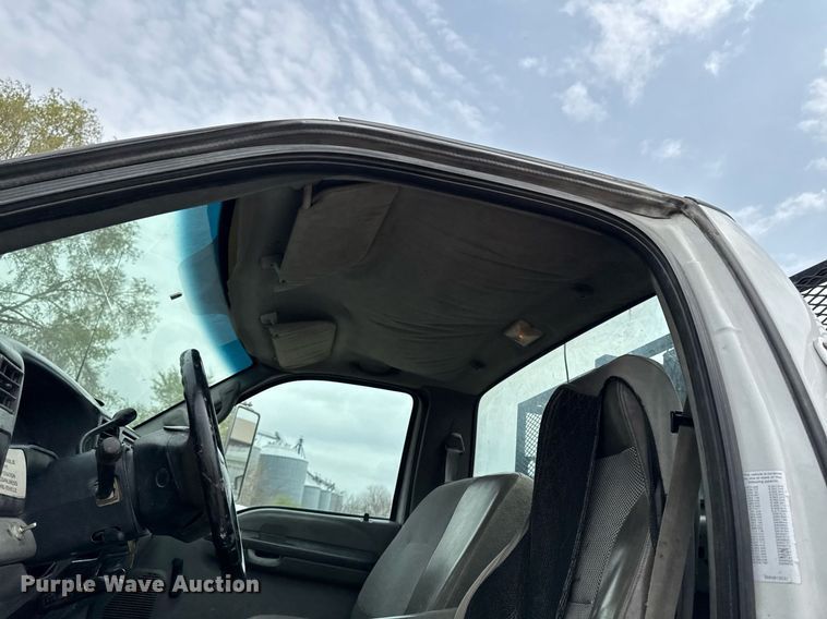 image for item DV2530 2005 Ford F650 flatbed truck