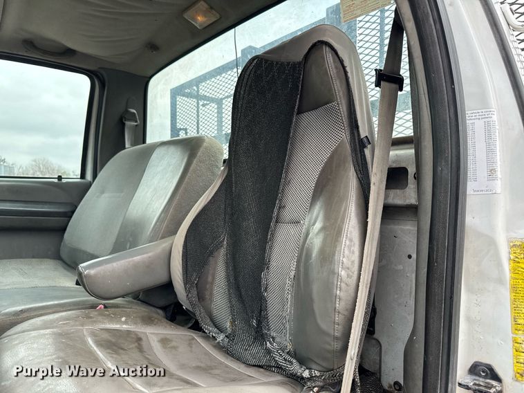 image for item DV2530 2005 Ford F650 flatbed truck