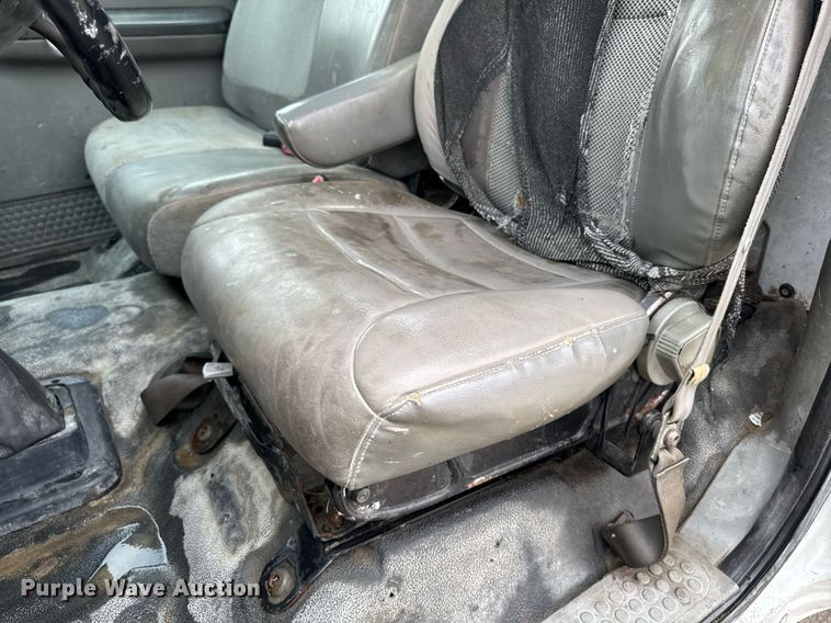 image for item DV2530 2005 Ford F650 flatbed truck