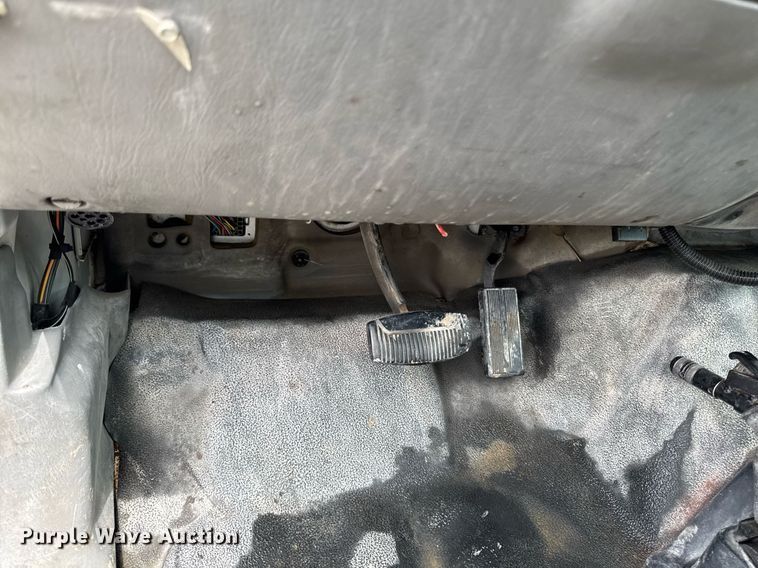 image for item DV2530 2005 Ford F650 flatbed truck