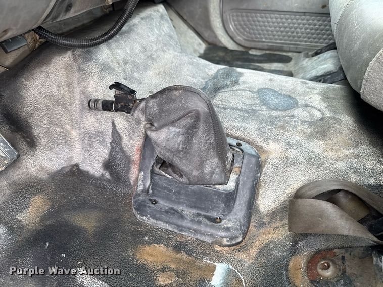 image for item DV2530 2005 Ford F650 flatbed truck