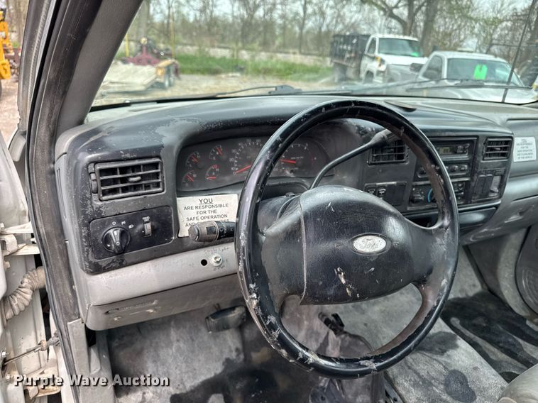 image for item DV2530 2005 Ford F650 flatbed truck