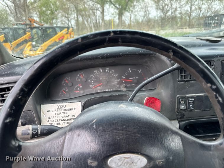 image for item DV2530 2005 Ford F650 flatbed truck