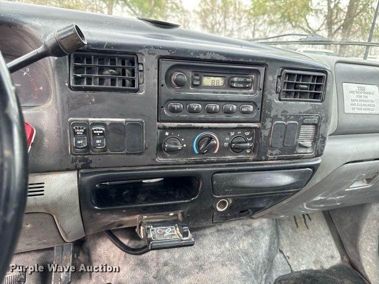 image for item DV2530 2005 Ford F650 flatbed truck