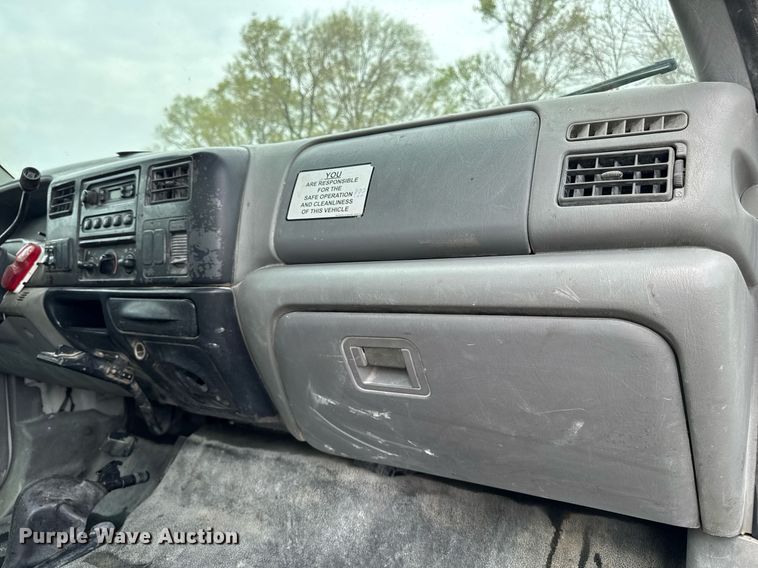 image for item DV2530 2005 Ford F650 flatbed truck