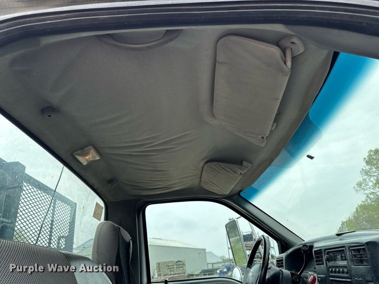 image for item DV2530 2005 Ford F650 flatbed truck